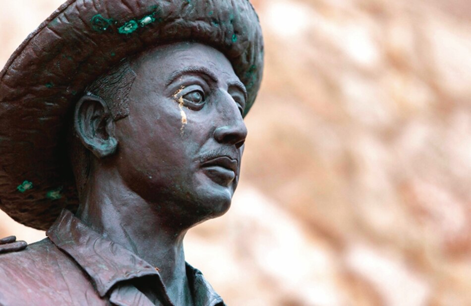 Cayó Franco; última estatua es demolida