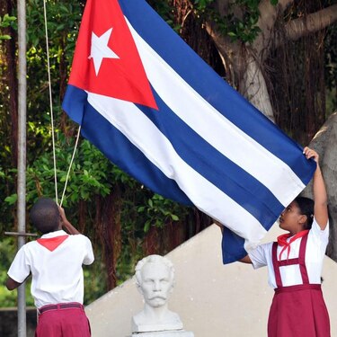 Cubanos celebran el día de la Cultura Nacional