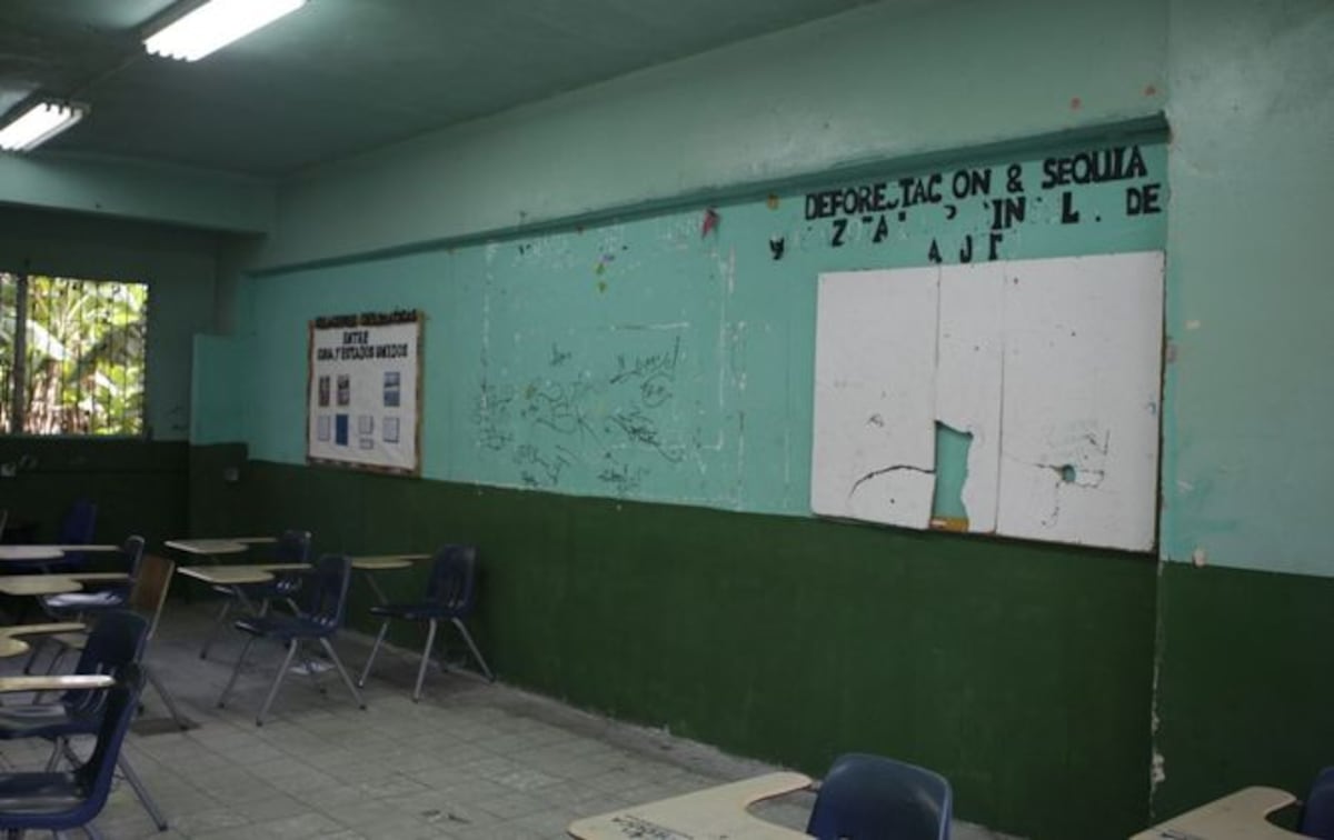 Docentes del Instituto Fermín Naudeau deciden mantener paro