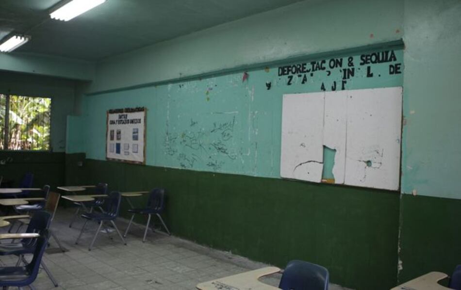 Docentes del Instituto Fermín Naudeau deciden mantener paro