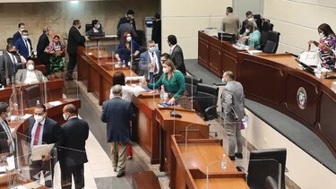 Avanza a tercer debate proyecto laboral