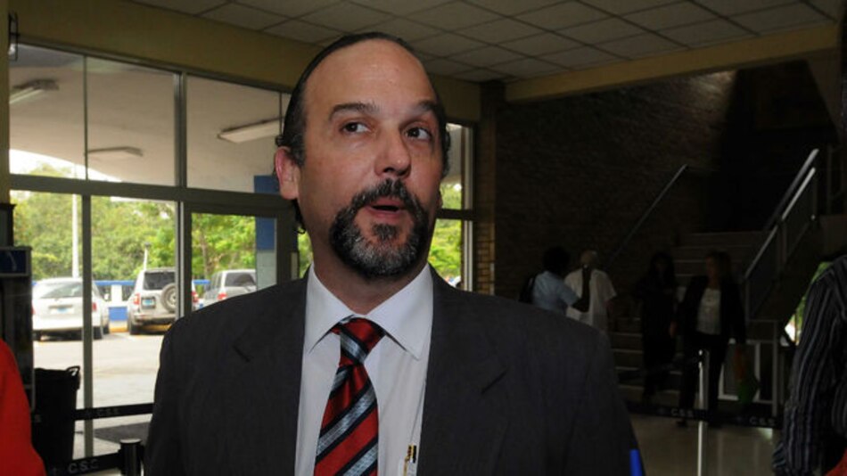 Mañana continuará indagatoria de exministro Javier Díaz por caso de alquiler de helicópteros