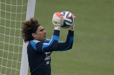 Mexicano Guillermo Ochoa negocia contrato con el Málaga