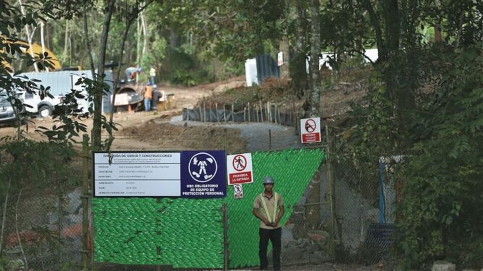 Residentes llevan reclamo contra King’s College a la CSJ