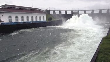 Gatún vierte agua por exceso