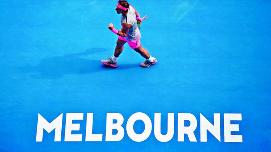 Nadal sobrevive y avanza