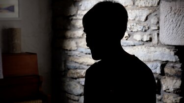 "Quiero utilizar mis habilidades cibernéticas para el bien": cómo la policía de Reino Unido busca rehabilitar a hackers adolescentes