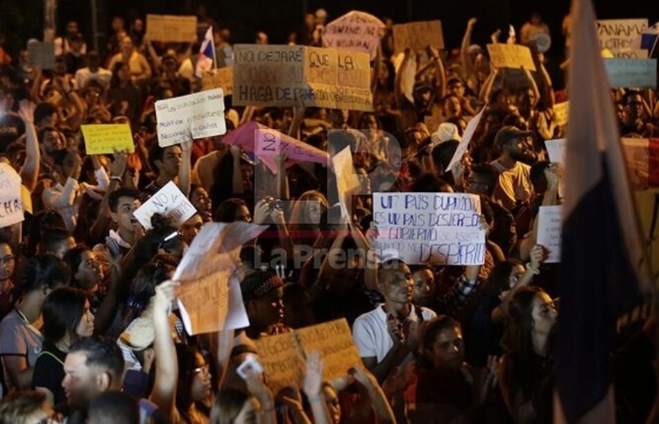 Presidente de la Asamblea se compromete a dialogar con los jóvenes que protestan