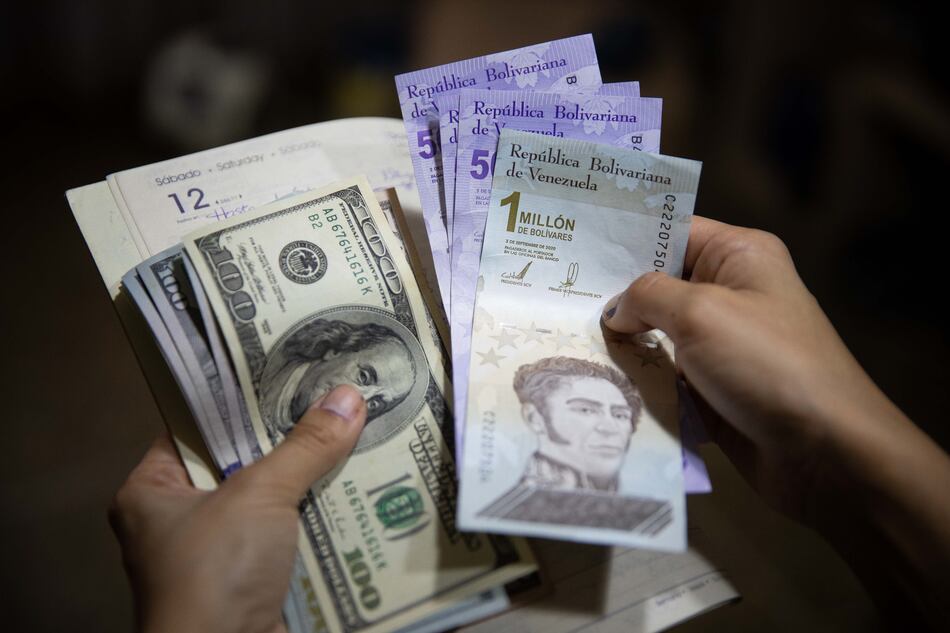 Precio del dólar se duplicó en 4 meses frente al bolívar