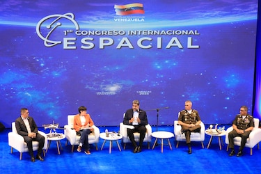 Maduro encarga a Alex Saab el desarrollo del primer minisatélite de Venezuela