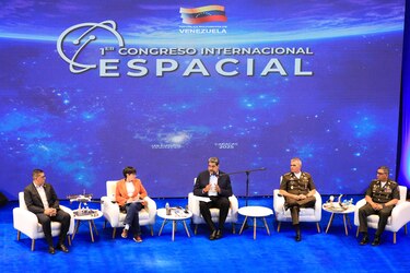 Maduro encarga a Alex Saab el desarrollo del primer minisatélite de Venezuela