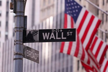 Wall Street cierra en rojo, con el mercado atento al cierre del Gobierno federal en Estados Unidos