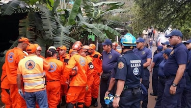 Continúa el desalojo de familias en cerro Galera