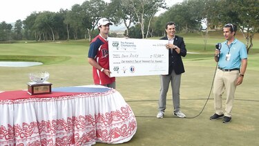 Riley levanta la copa en el Panamá Championship