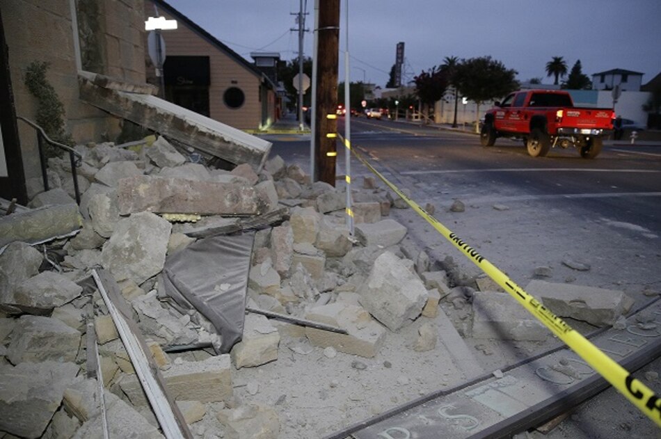 Sismo en California deja dos heridos e incendios