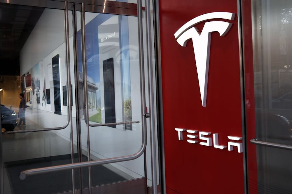 Tesla vende acciones por $5,0000 millones