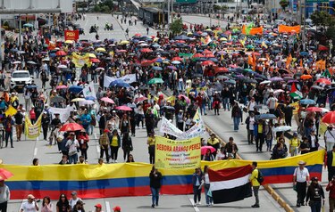 Maestros colombianos se toman Bogotá como protesta ante la ‘privatización de la educación’