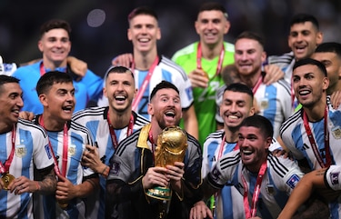 Messi, ‘Dibu’ y Scaloni celebran el primer aniversario del triunfo en Catar