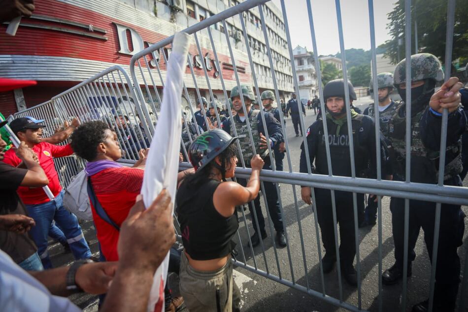 Defensoría del Pueblo abre queja de oficio contra la Policía ‘por uso de la fuerza excesiva’ tras protestas por contrato minero