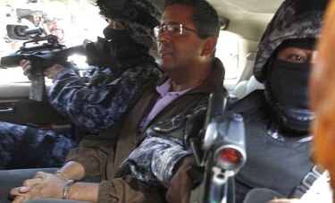 Expresidente Francisco Flores comienza a cumplir la medida de casa por cárcel