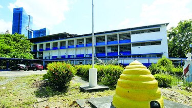 Demolerán viejos colegios