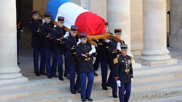 Charles Aznavour fue enterrado tras un último homenaje