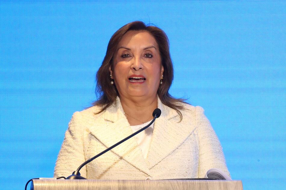 Boluarte acepta su destitución y abandona palacio presidencial sin destino conocido