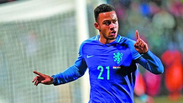 Ronaldo y Depay firman dobletes