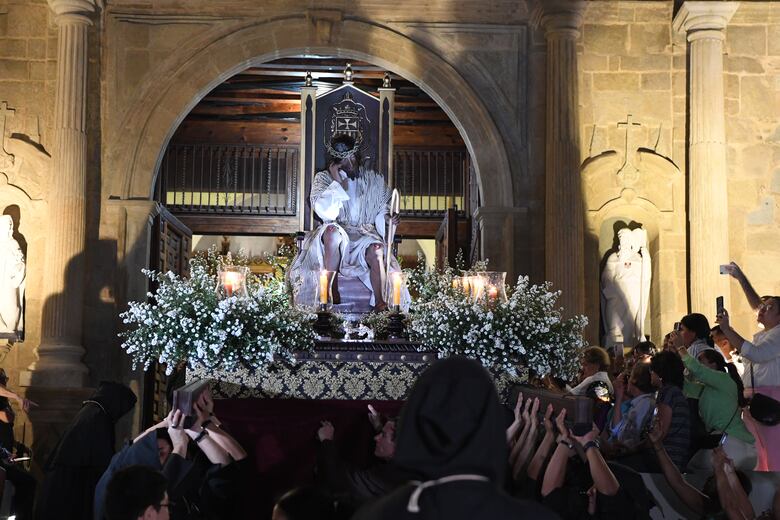 Oración y tradición: así fue el recorrido del Cristo Pobre en el Casco Antiguo
