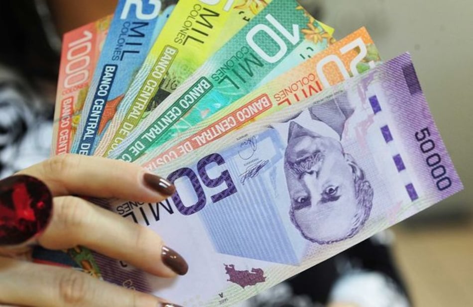 El colón, la moneda de Costa Rica, se devalúa 6.5% en los últimos cinco meses