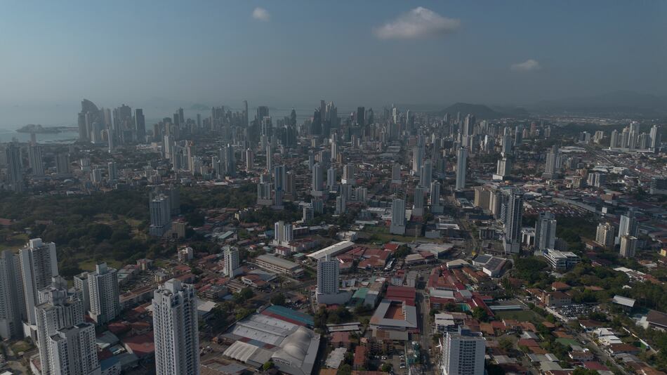 Fitch observa más presiones para  bajarle la calificación a Panamá; menos crecimiento y mayor déficit fiscal