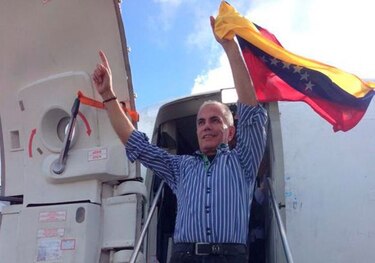 Opositor venezolano Manuel Rosales estará preso mientras se realice su juicio