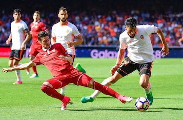 Sevilla se complica al empatar en Valencia