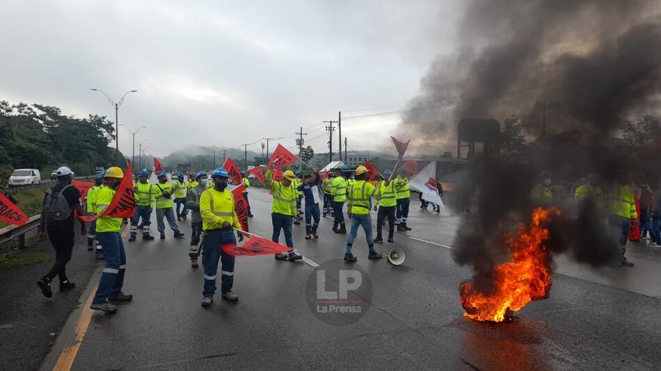 Obreros del Suntracs se toman las calles; reprochan la gestión de Laurentino Cortizo