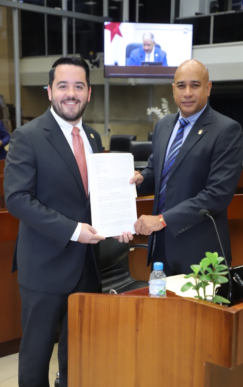 En medio de críticas por crisis fiscal, avalan proyecto para financiar bandas independientes