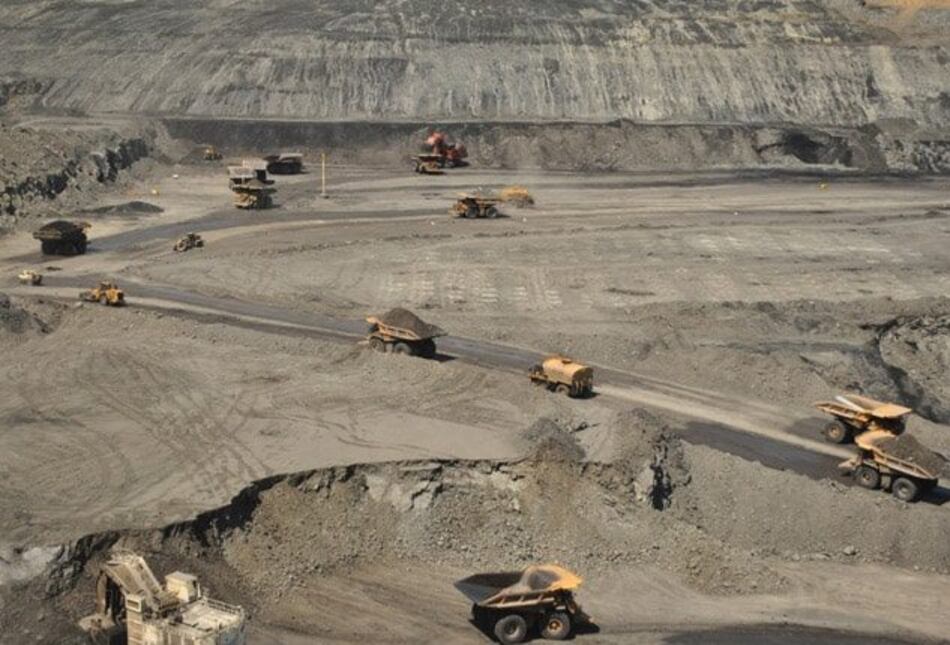 Decenas protestan en Colombia contra mayor mina de carbón a cielo abierto de Latinoamérica