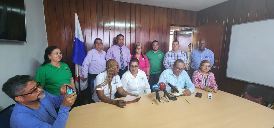 Docentes convocan a asamblea general el 15 de mayo para decidir si van a paro