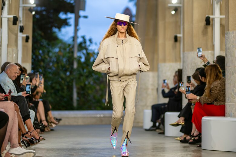 Fotos: El Park Güell de Barcelona acoge hoy el desfile de la colección Crucero 2025 de Louis Vuitton