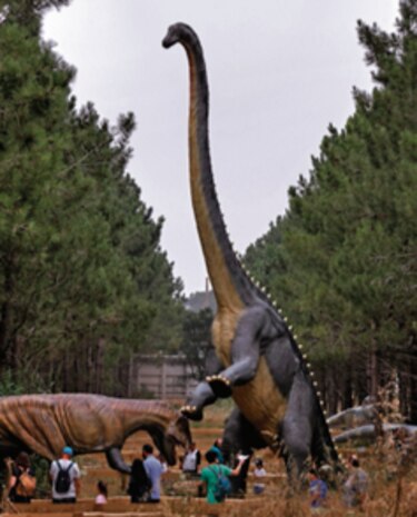 Paseo y emoción entre dinosaurios