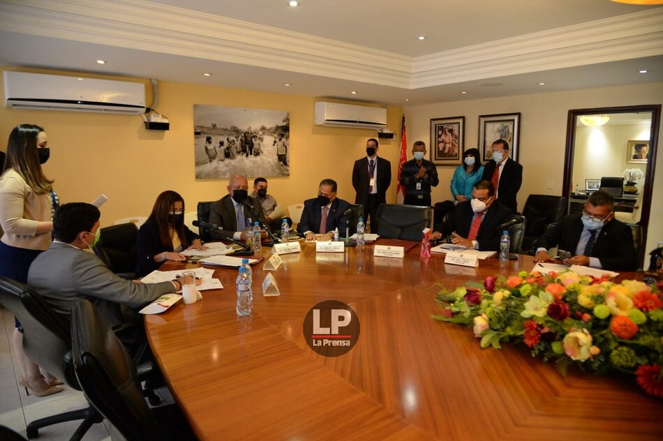 Comisión de Gobierno aprueba presentar ante el pleno a los 14 candidatos a defensor del Pueblo