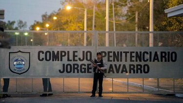 Nicaragua libera a decenas de presos antes de diálogo entre gobierno y oposición