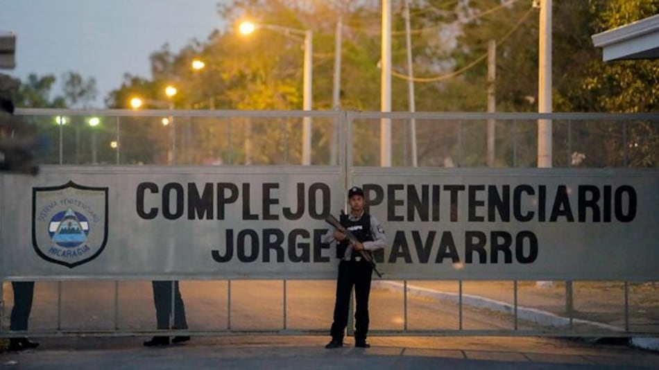 Nicaragua libera a decenas de presos antes de diálogo entre gobierno y oposición