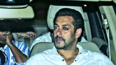 Posponen el ingreso en prisión de Salman Khan