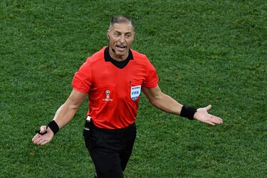 Tabárez: Con el árbitro argentino Pitana ‘nunca ganamos’