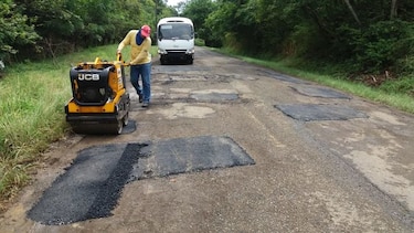 Dan mantenimiento a vías que conducen a las zonas turísticas en Los Santos