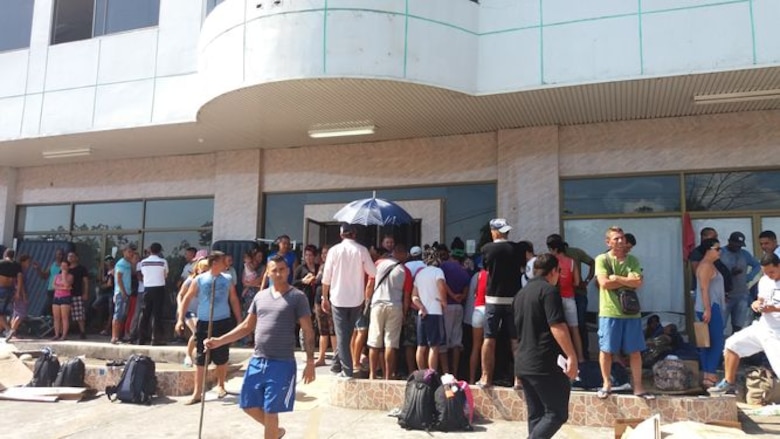 Se agrava situación de los cubanos varados en Paso Canoas