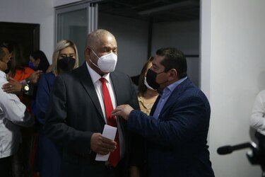 El estreno del CEN de Benicio Robinson y sus diputados