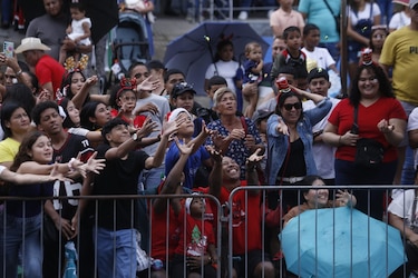 Desfile de Navidad ‘Ciudad de las Estrellas’ llena de color la calle 50