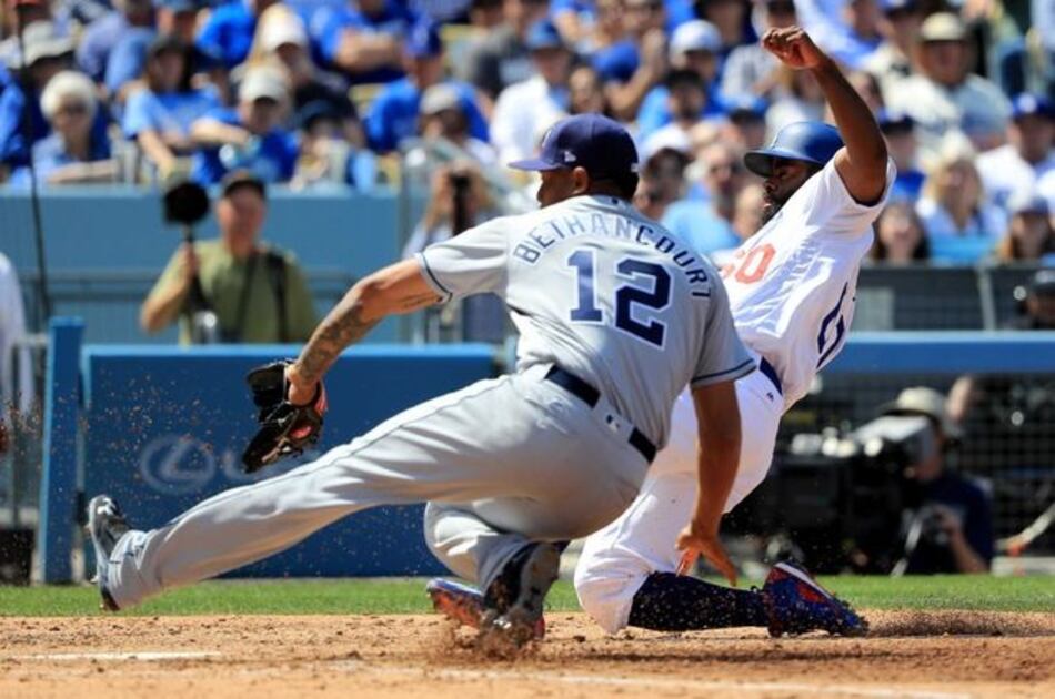 Córdoba debuta con Padres; Bethancourt no pudo detener a Dodgers