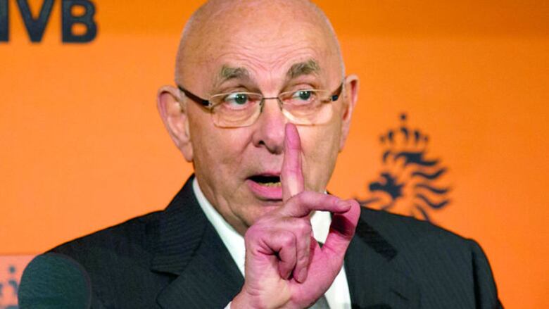 Tres retan a Blatter